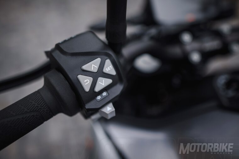 KTM-790-Duke-2018-Fotos-Estatics-11