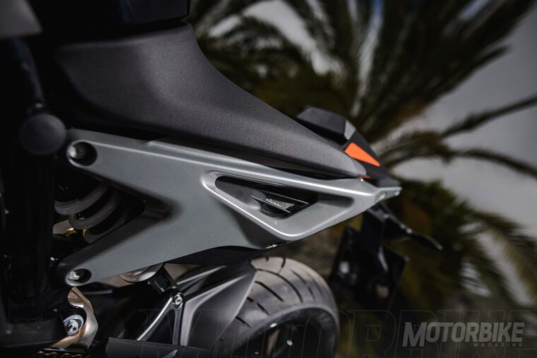 KTM-790-Duke-2018-Fotos-Estatics-3