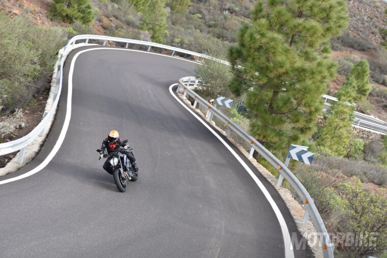 Prueba-KTM-790-Duke-2018-21