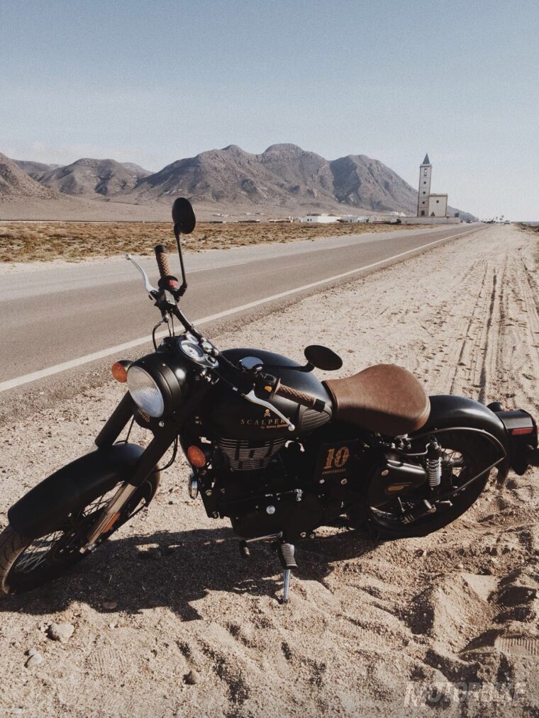 Royal-Enfield-Classic-500-Scalpers-06