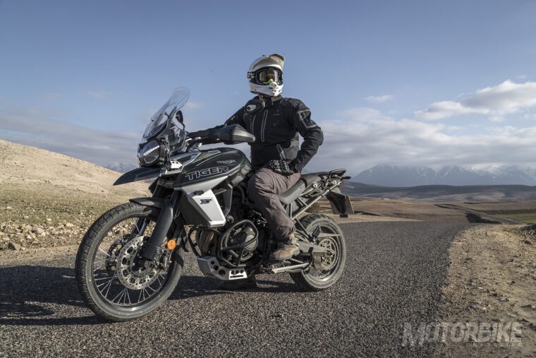 Triumph-Tiger-800-XCA-2018-posado