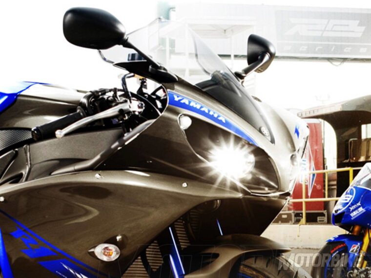 Yamaha-YZF-R1-2014-08