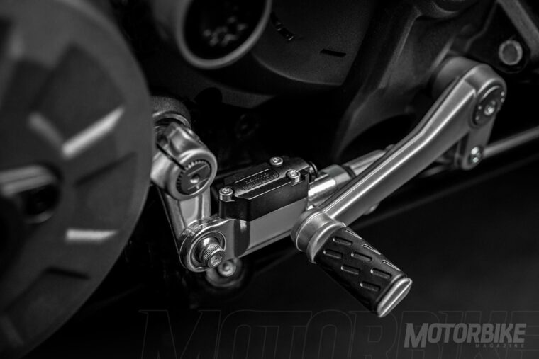 Ducati-Monster-1200-25-Anniversario-2018-23