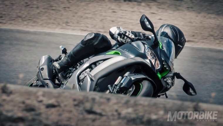 Kawasaki-Ninja-ZX-10R-SE-2018-apertura-2