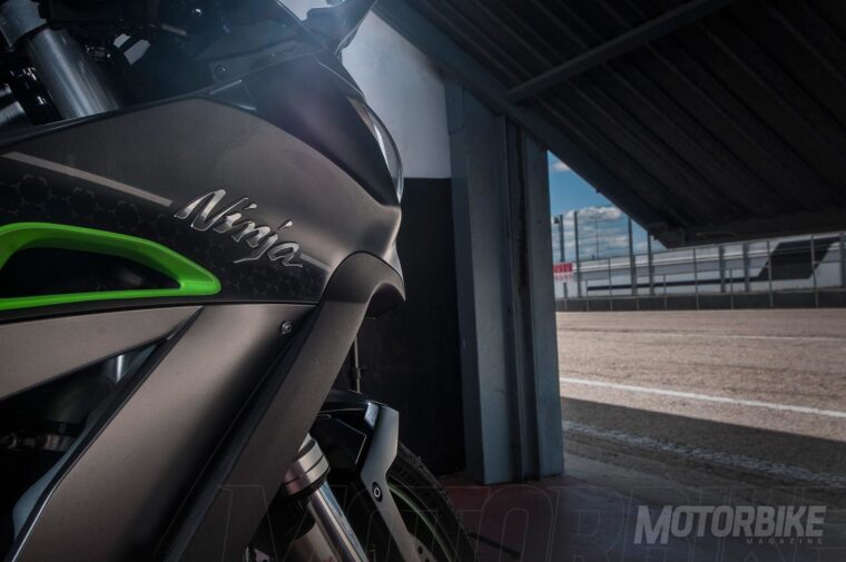 Kawasaki-ZX-10R-SE-2018-pruebaMBK39