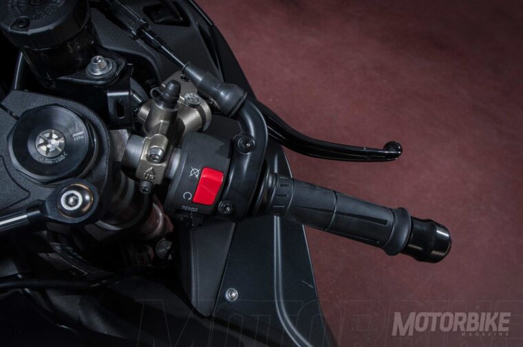 Kawasaki-ZX-10R-SE-2018-pruebaMBK47