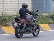 BikeLeaks. Moto Guzzi V85: ¡Primeras fotos espía en acción! 13 Moto Guzzi V85 bikeleaks espia 02