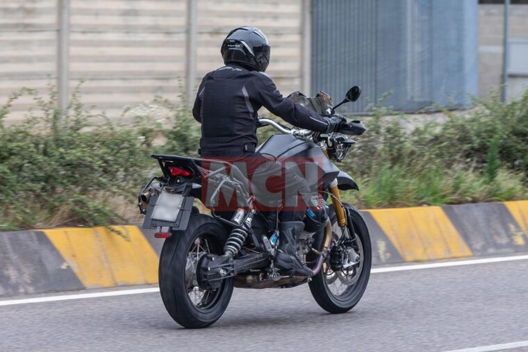 Moto-Guzzi-V85-bikeleaks-espia-02