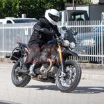 BikeLeaks. Moto Guzzi V85: ¡Primeras fotos espía en acción!