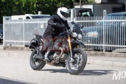 BikeLeaks. Moto Guzzi V85: ¡Primeras fotos espía en acción!