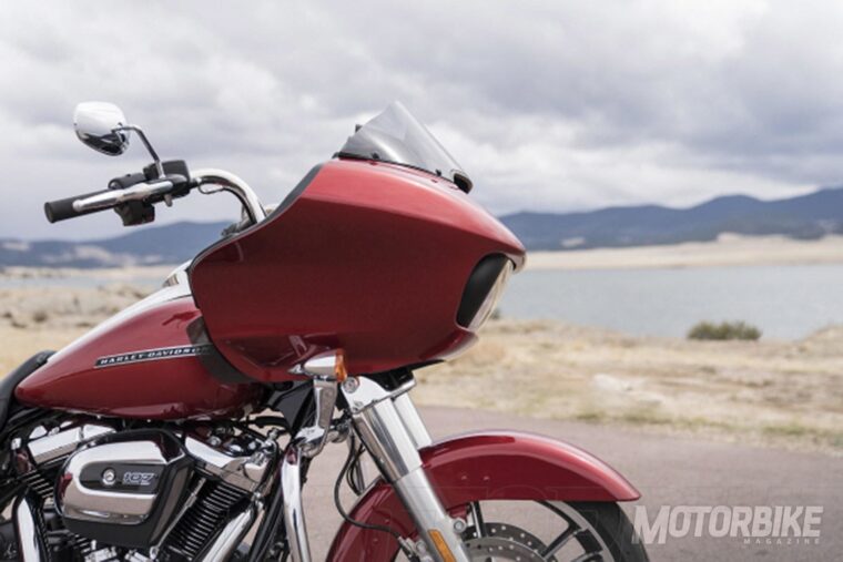 Harley-Davidson-Road-Glide-2019-05