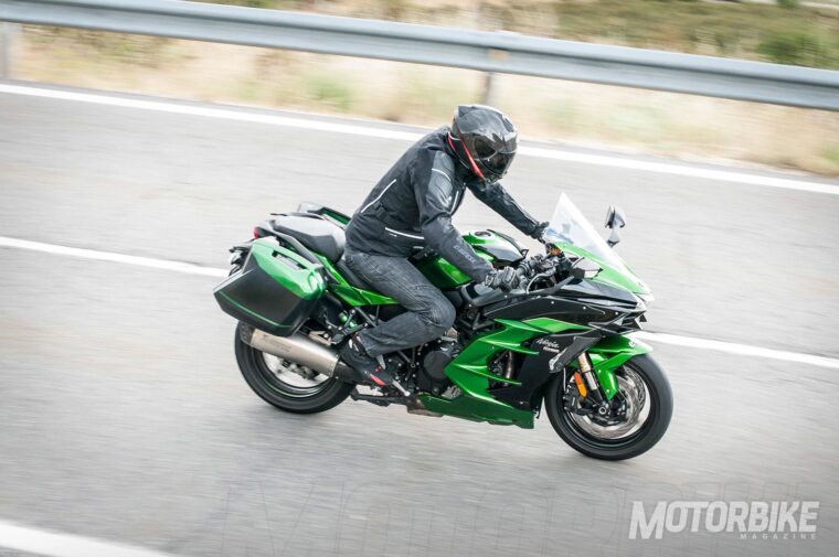 Prueba Kawasaki Ninja H2 SX 2018: Regreso al futuro 19 Kawasaki Ninja H2 SX Special Edition 2018 pruebaMBK17
