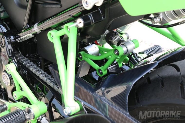 Kawasaki-Z900RS-Monster-Cafe-Racer-10