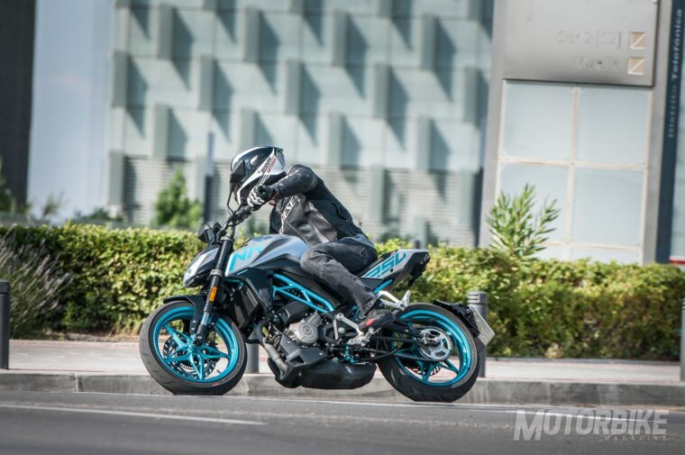 CFMoto-250-NK-2018-pruebaMBK06