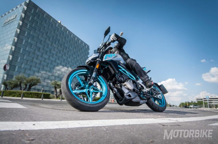 CFMoto-250-NK-2018-pruebaMBK12