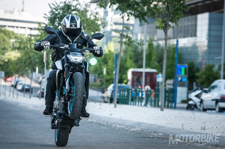 CFMoto-250-NK-2018-pruebaMBK14