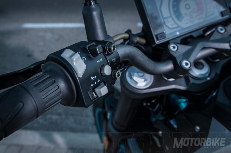 CFMoto-250-NK-2018-pruebaMBK26