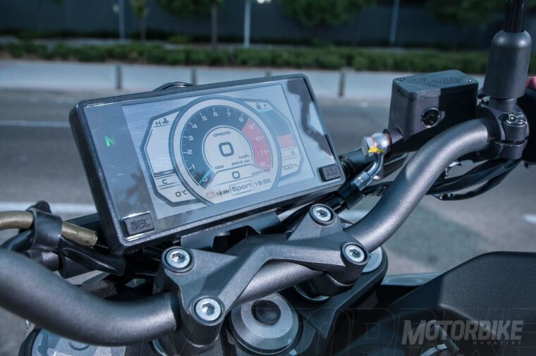 CFMoto-250-NK-2018-pruebaMBK27