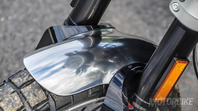 Husqvarna-Svartpilen-401-McQueen-11