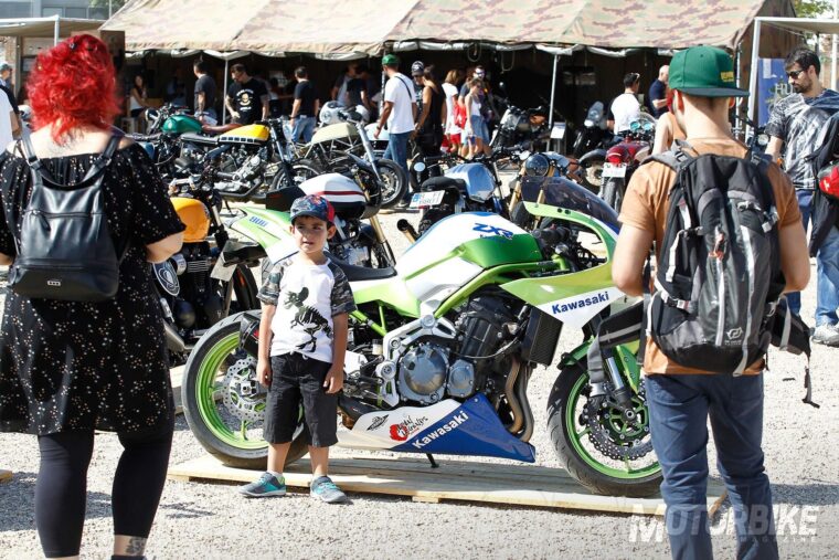 Kawasaki ZXR900, por Japan Legends: ¡¿Vuelve la Kawasaki ZXR750?! 12 Kawasaki Z900 ZXR750 H1 Japan Legends 07