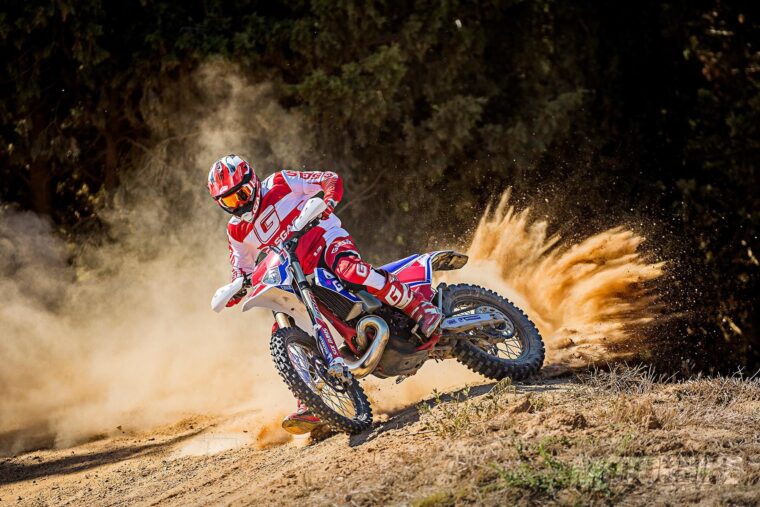 GasGas-EC-250-Six-Days_accion-17