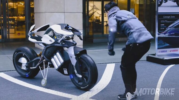 Yamaha-MOTOROiD-design-exhibition-ppal