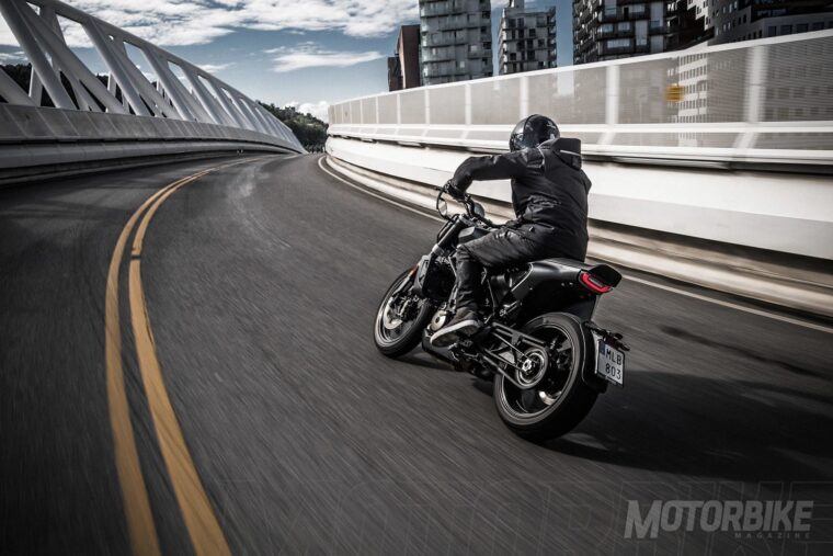 Husqvarna-Svartpilen-701-2019-10