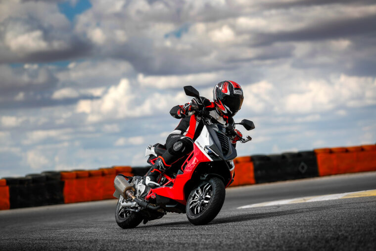 Italjet-Dragster-2022-accion-circuito - 12