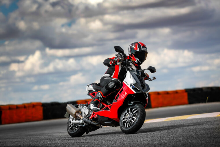 Italjet-Dragster-2022-accion-circuito - 13