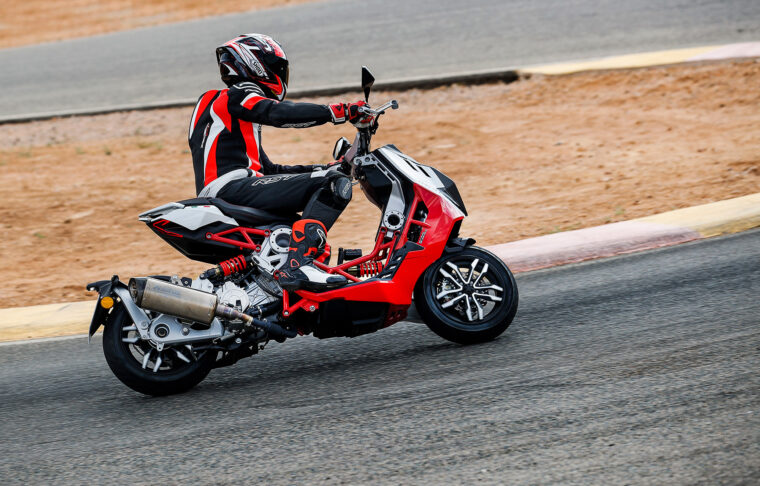 Italjet-Dragster-2022-accion-circuito - 14