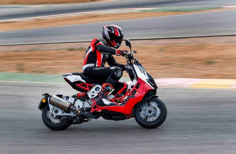 Italjet-Dragster-2022-accion-circuito - 16