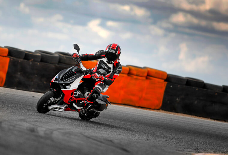 Italjet-Dragster-2022-accion-circuito - 17