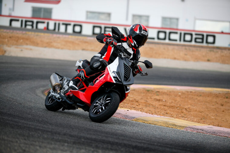 Italjet-Dragster-2022-accion-circuito - 19