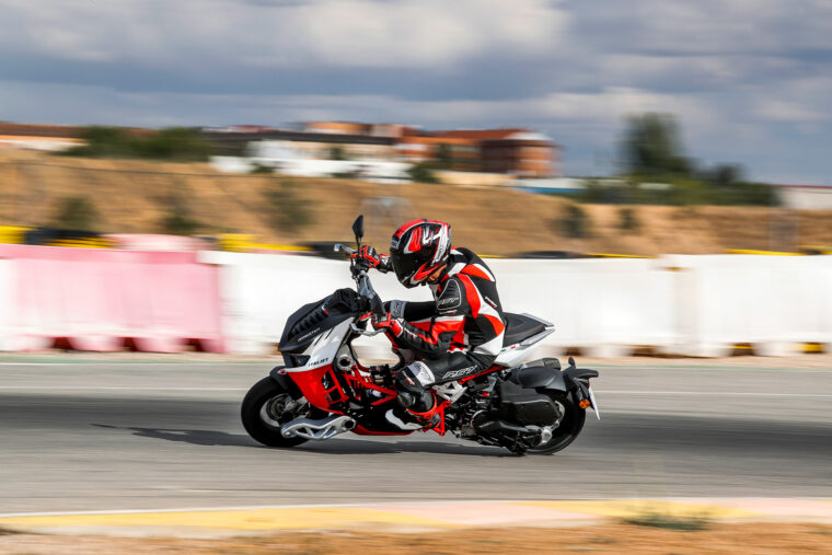 Italjet-Dragster-2022-accion-circuito - 21