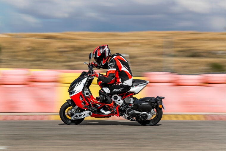 Italjet-Dragster-2022-accion-circuito - 22