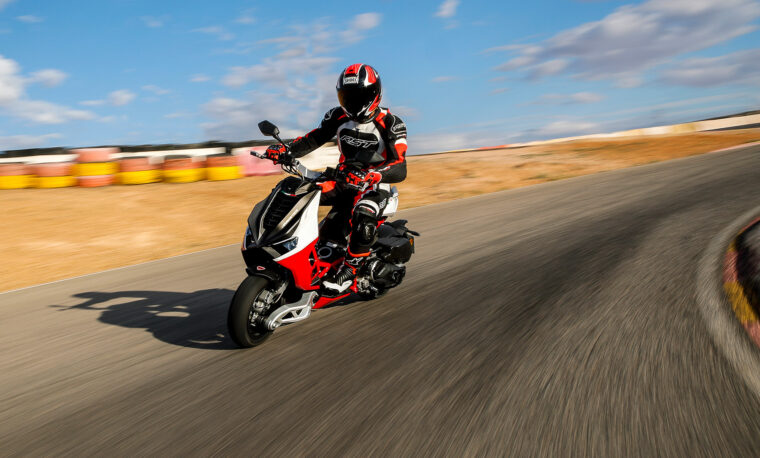 Italjet-Dragster-2022-accion-circuito - 25