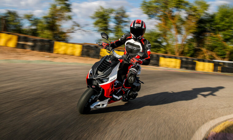 Italjet-Dragster-2022-accion-circuito - 26