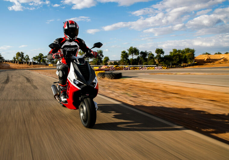 Italjet-Dragster-2022-accion-circuito - 27