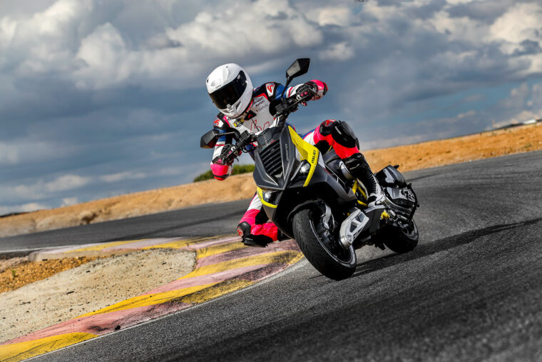 Italjet-Dragster-2022-accion-circuito - 30