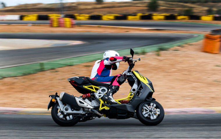 Italjet-Dragster-2022-accion-circuito - 33