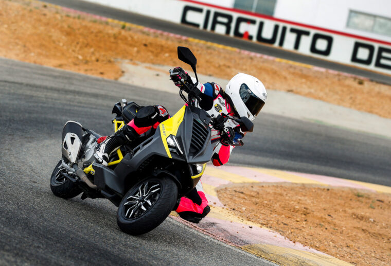 Italjet-Dragster-2022-accion-circuito - 35