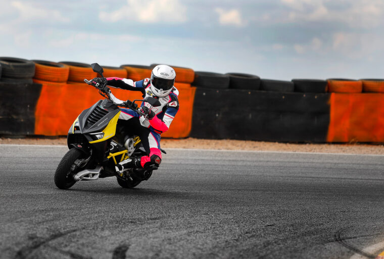 Italjet-Dragster-2022-accion-circuito - 36