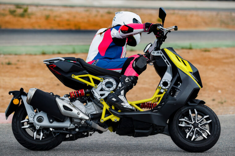 Italjet-Dragster-2022-accion-circuito - 42