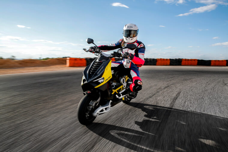 Italjet-Dragster-2022-accion-circuito - 49