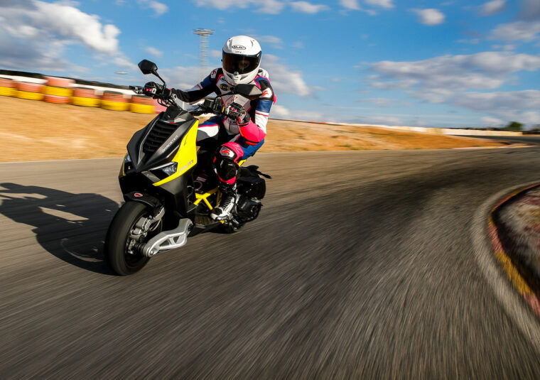 Italjet-Dragster-2022-accion-circuito - 50