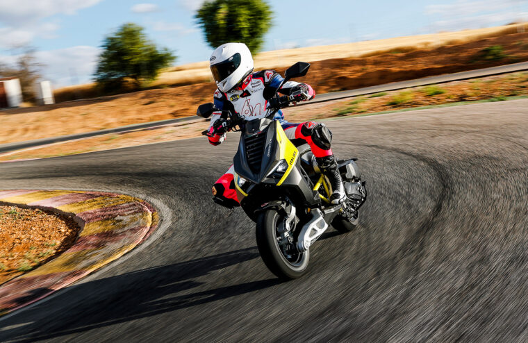 Italjet-Dragster-2022-accion-circuito - 52