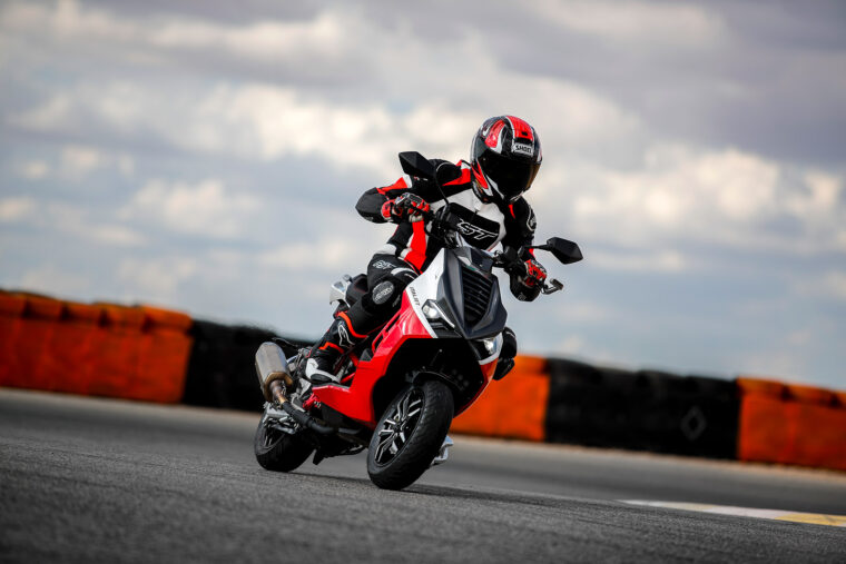 Italjet-Dragster-2022-accion-circuito - 6