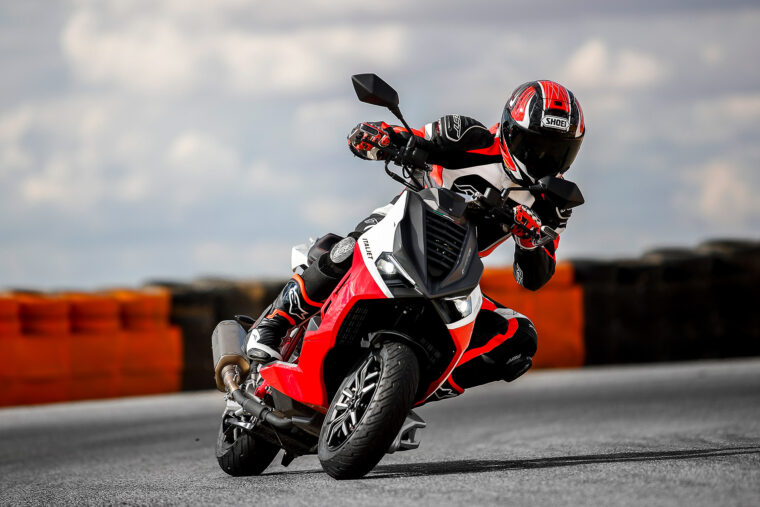 Italjet-Dragster-2022-accion-circuito - 8