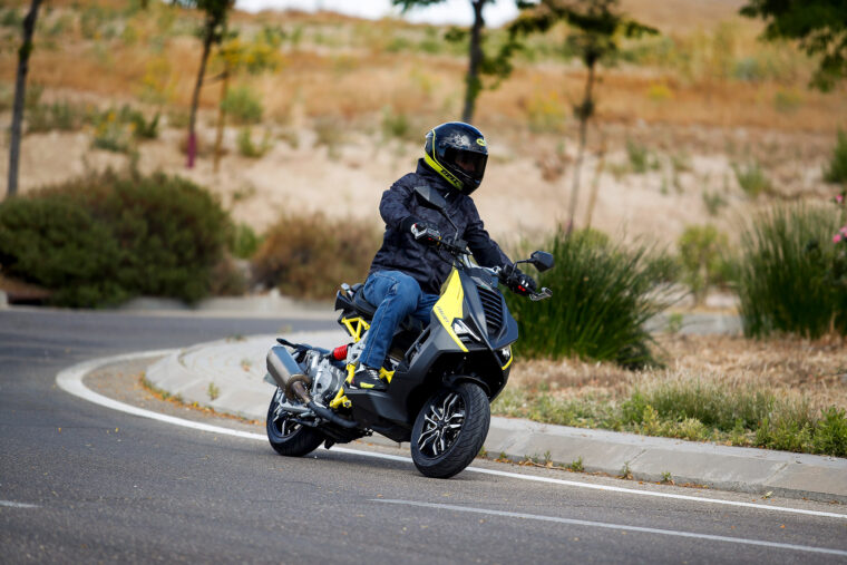 Italjet-Dragster-2022-accion-urbano - 14