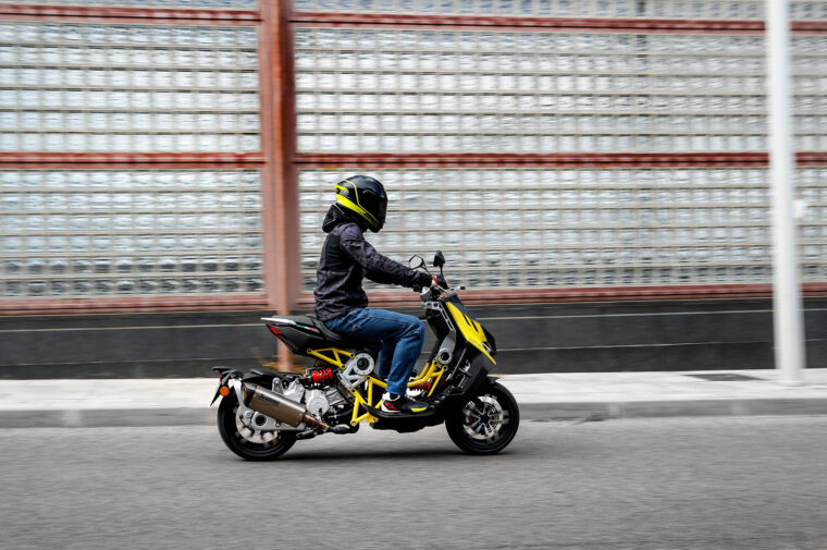Italjet-Dragster-2022-accion-urbano - 8